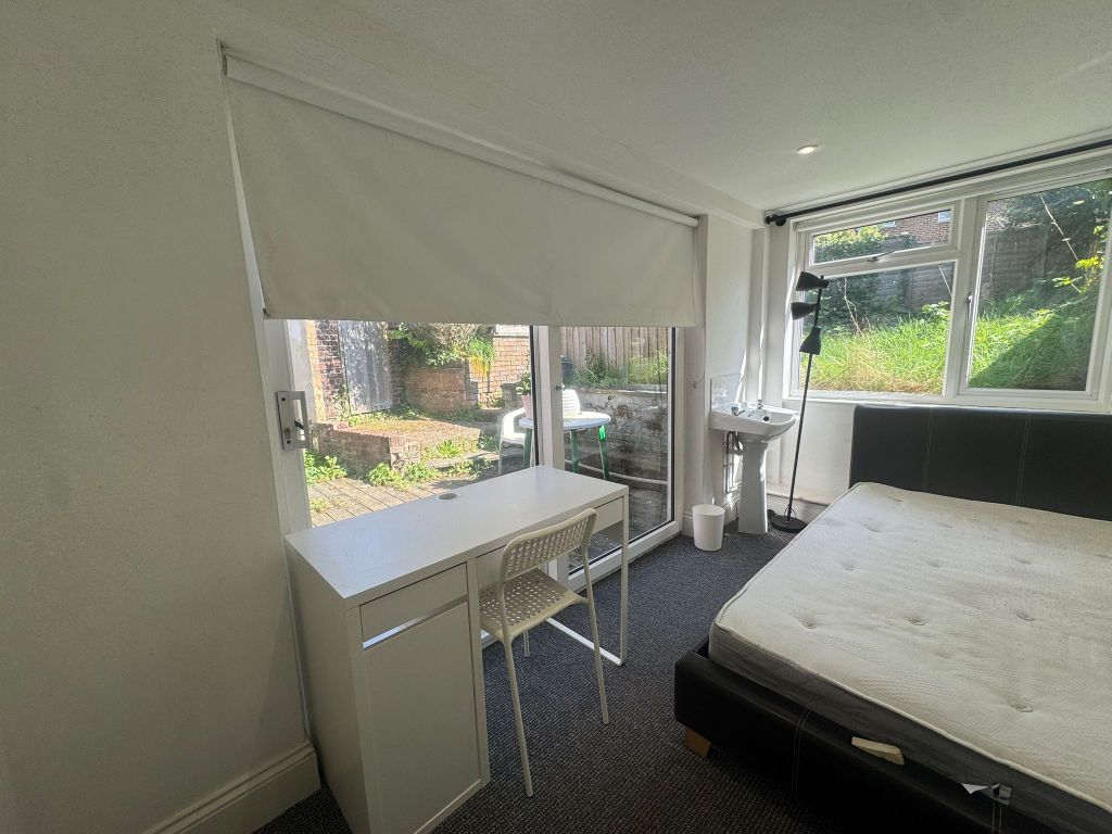 Property photo 3 of 7 B1541604-00B8-418c-B25c-F05A2d640230