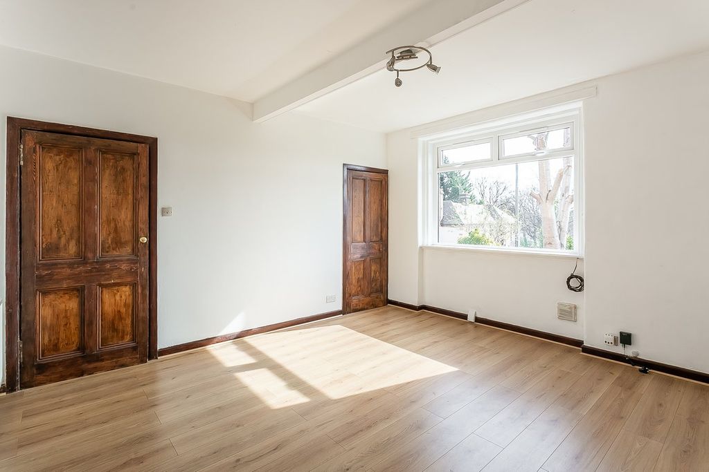 Property photo 2 of 31