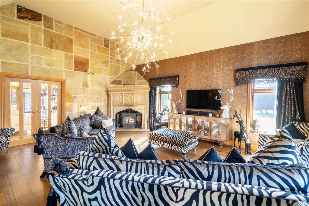 Property photo 2 of 20 Living Room