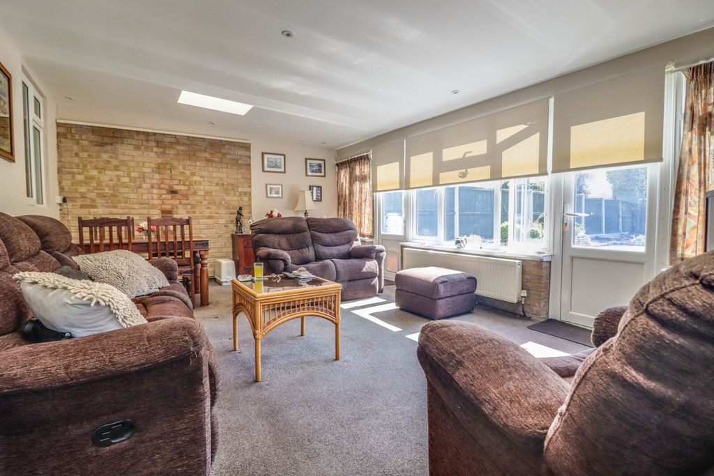 Property photo 2 of 19 Picture No. 12