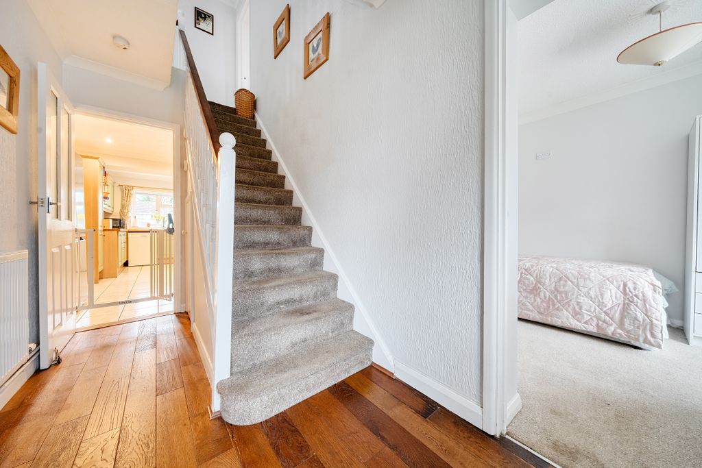 Property photo 2 of 22 14339221169c32635F4115