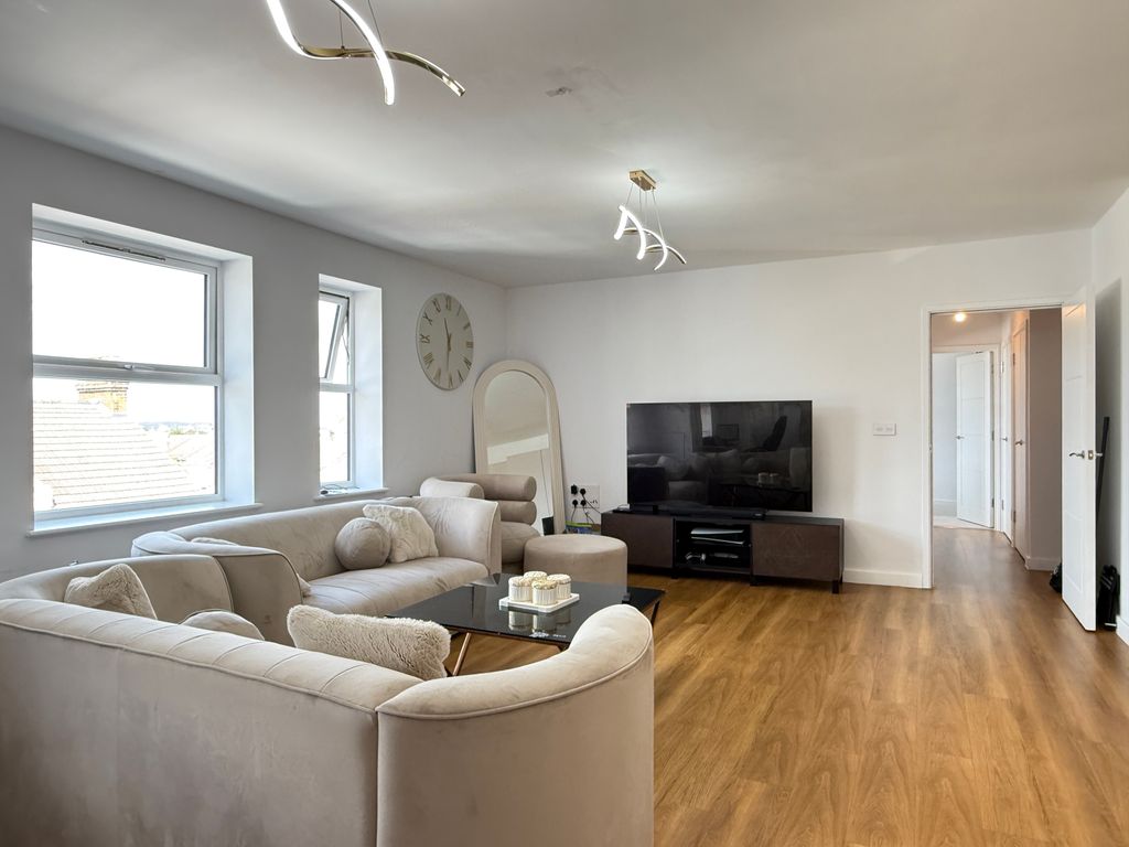 Property photo 3 of 15 Lounge