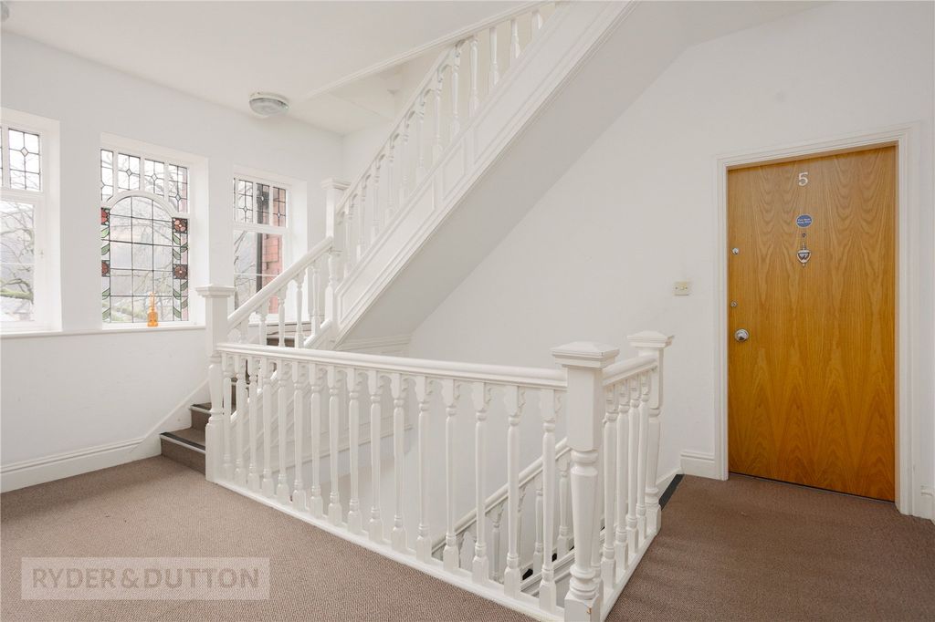 Property photo 3 of 22 Communal Landing