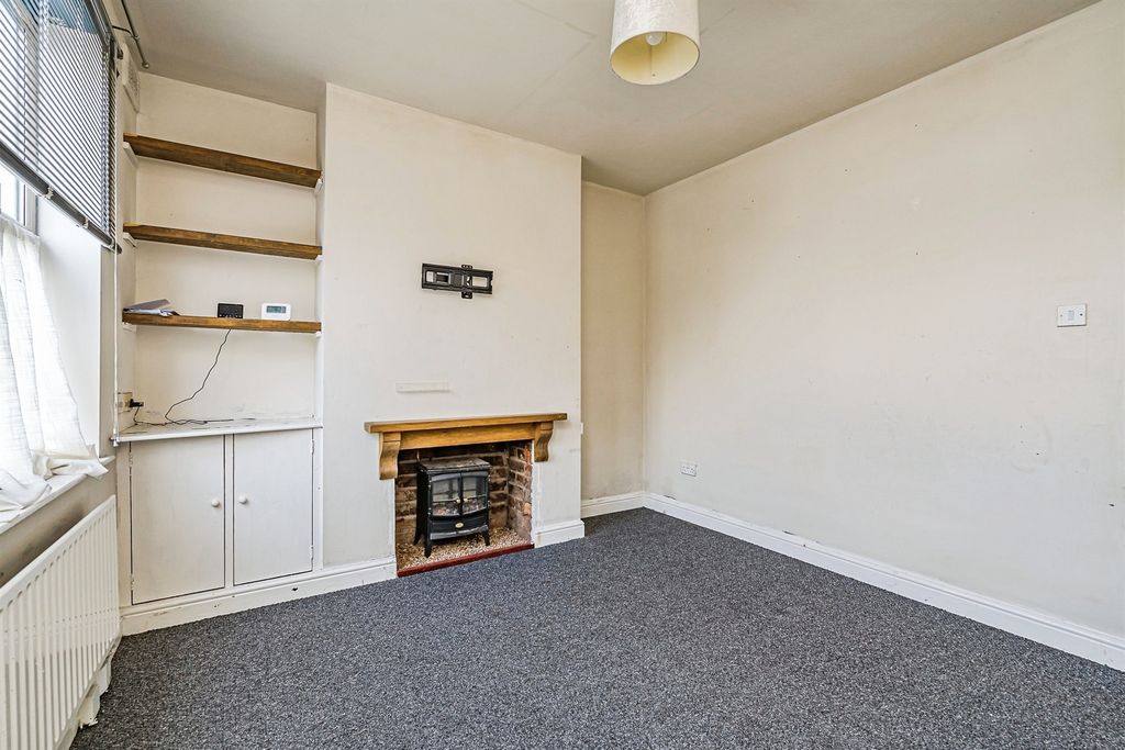 Property photo 3 of 17