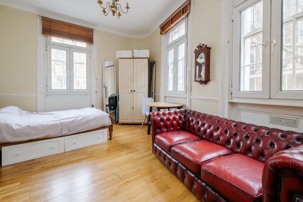 Property photo 2 of 8 Kings Cross Road