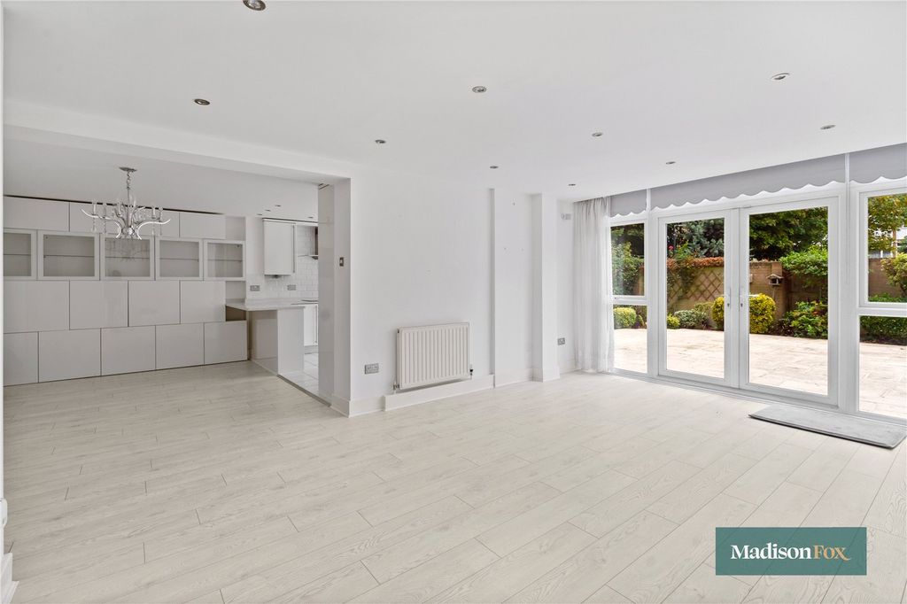 Property photo 3 of 21 Picture No. 22