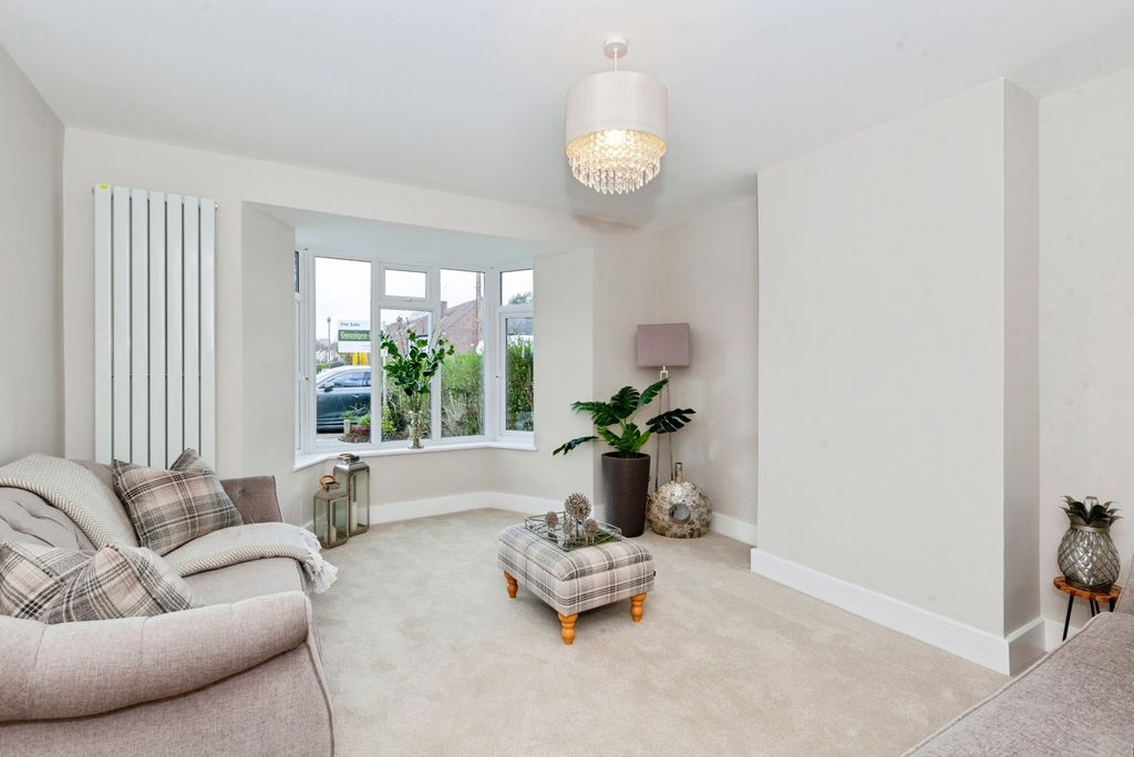 Property photo 3 of 34 Living Room