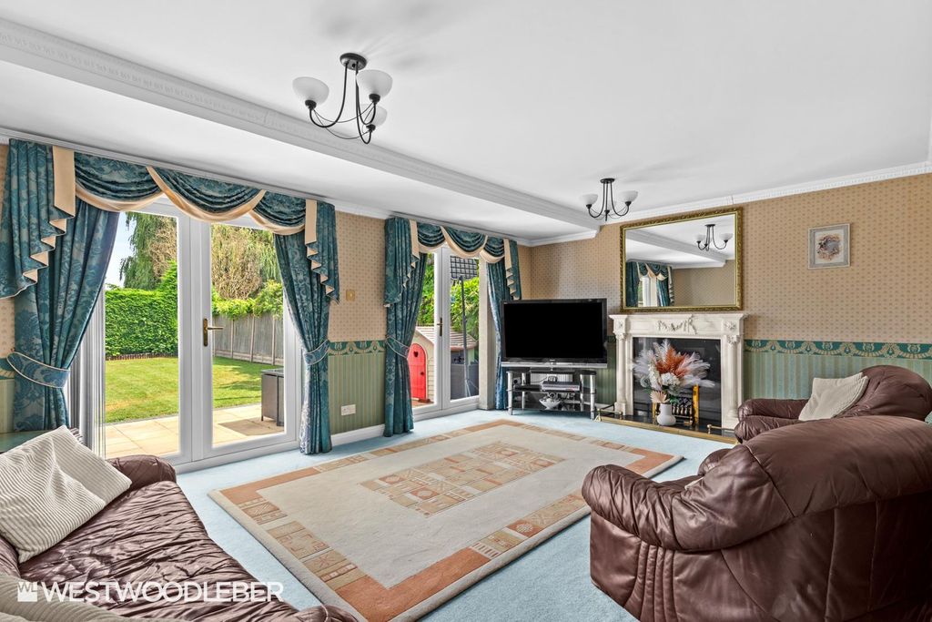 Property photo 3 of 43 Willowhouse_19.Jpg