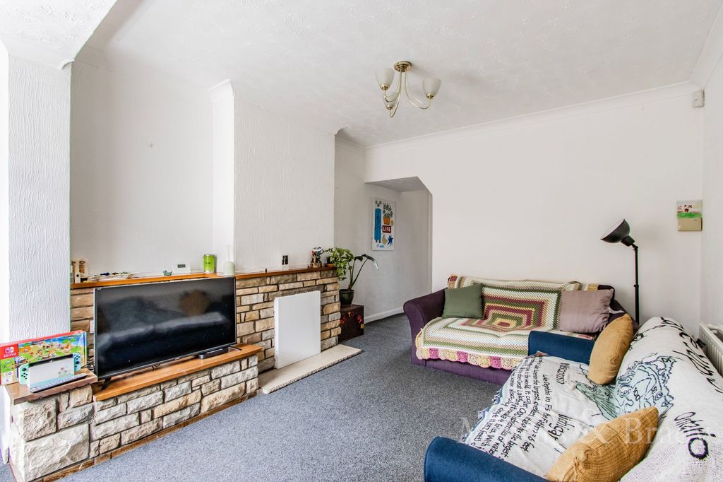 Property photo 2 of 12