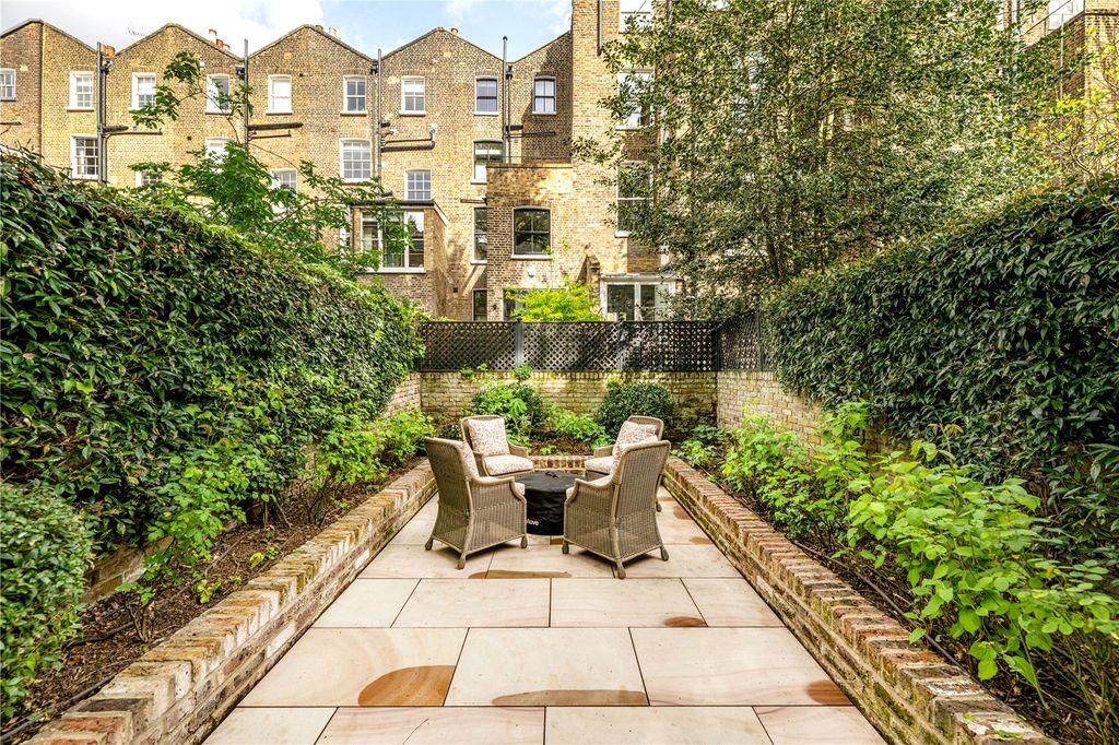 Property photo 3 of 19 Garden