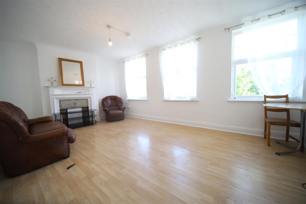 Property photo 1 of 9 Lounge 1.Jpg