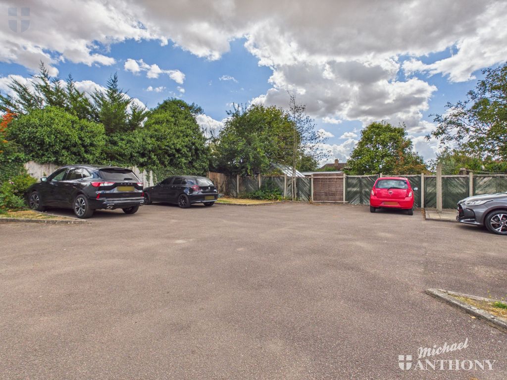Property photo 3 of 12 Cam03852G0-Pr0764-Still012