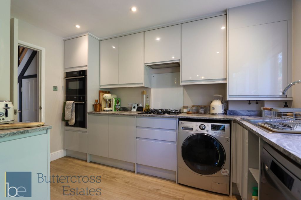Property photo 3 of 17 Kitchen