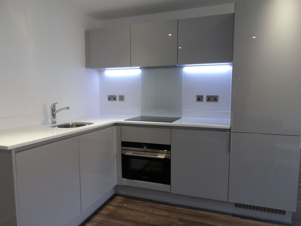 Property photo 2 of 6 Kitchen