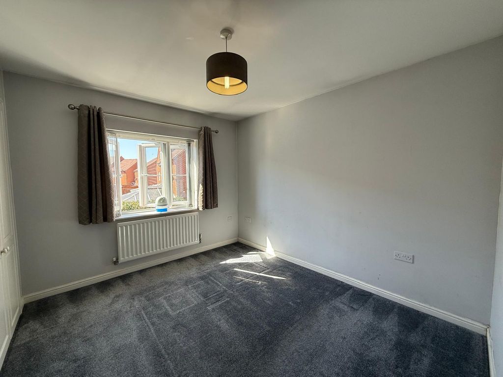 Property photo 2 of 8 Bedroom
