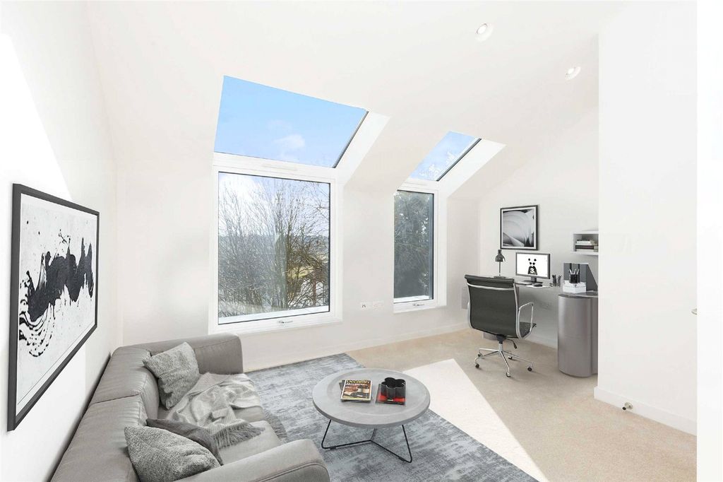 Property photo 3 of 8 Picture No. 10