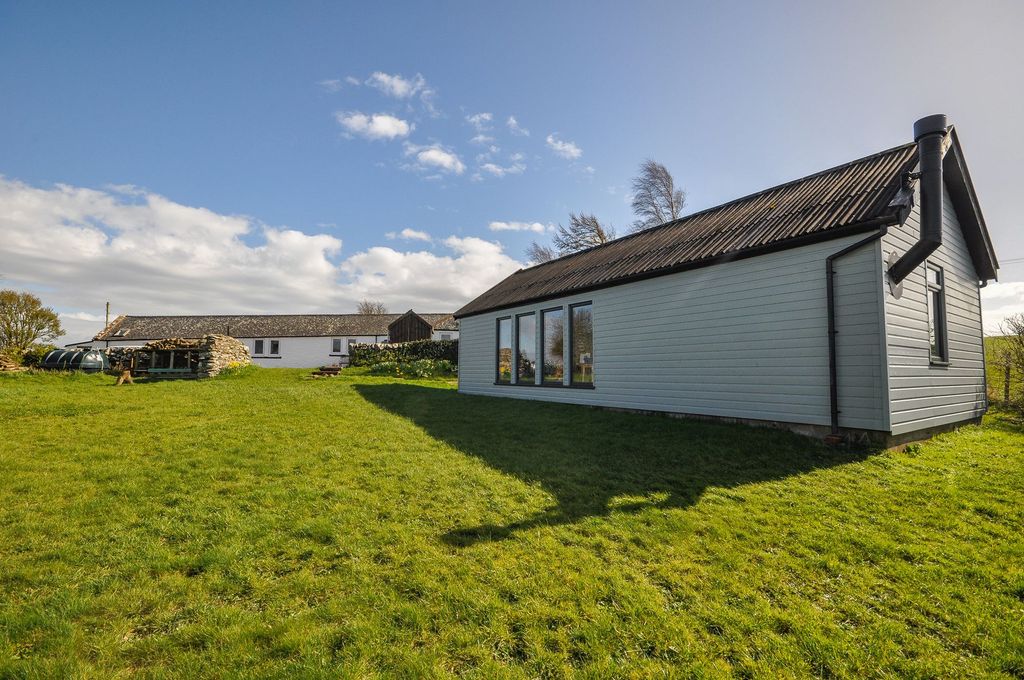 Property photo 3 of 33