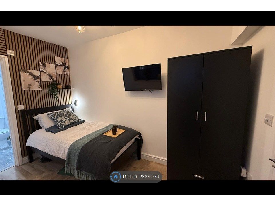 Property photo 1 of 8 Room 2