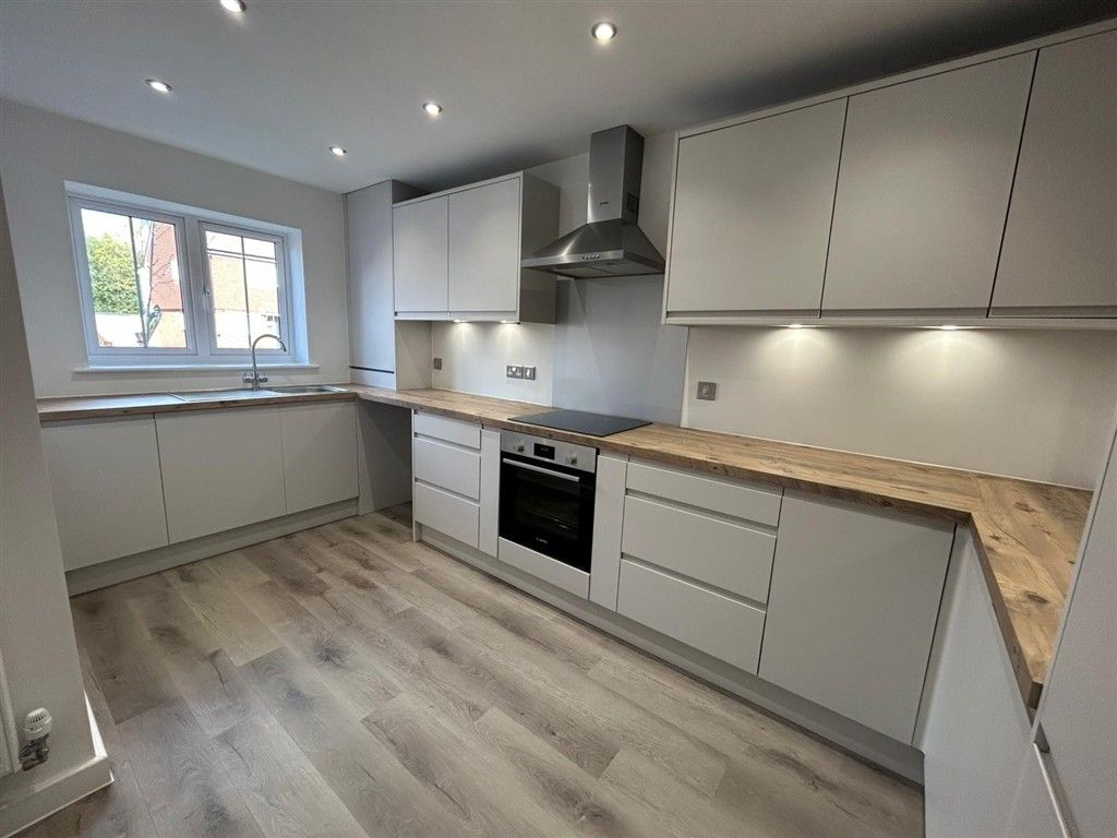 Property photo 2 of 16 Kitchen