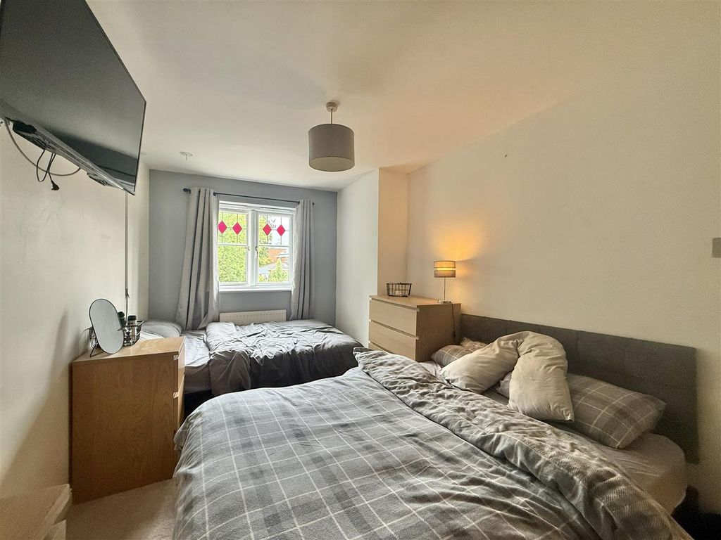 Property photo 1 of 11 Master Bedroom