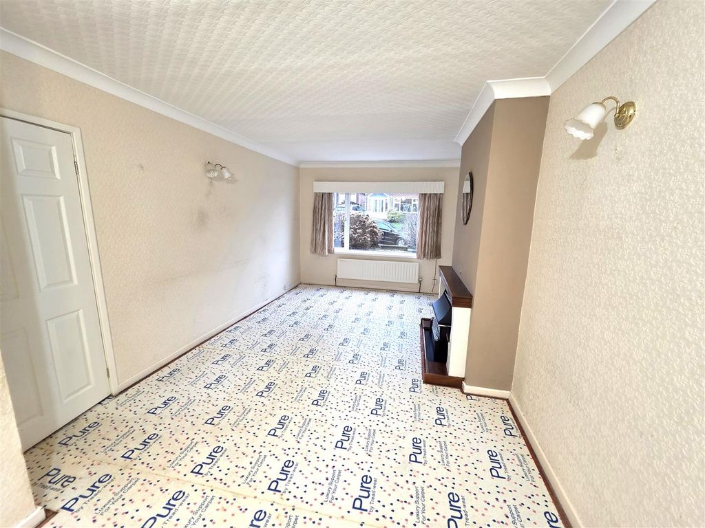 Property photo 3 of 14 Lounge