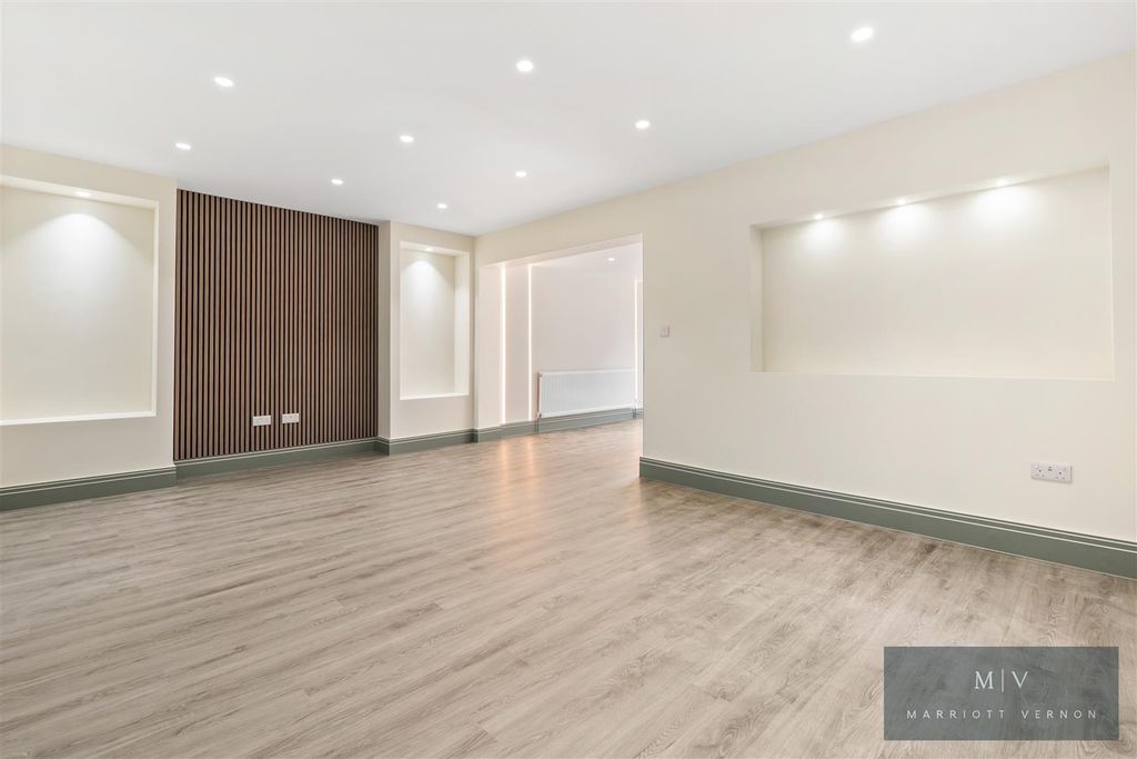 Property photo 3 of 16 Croydon Road 76 MV-2.Jpg