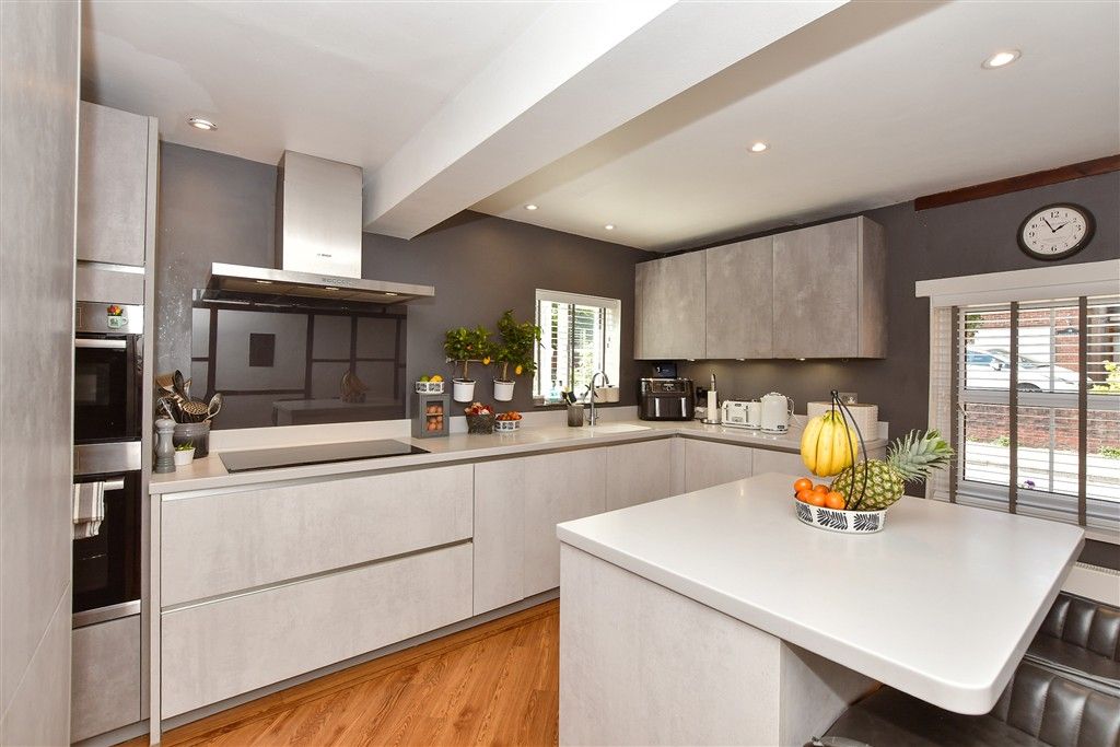 Property photo 2 of 17 Kitchen