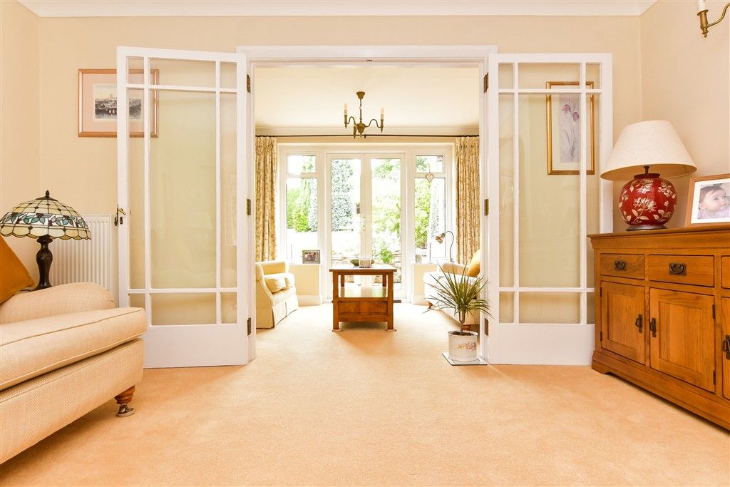 Property photo 1 of 15 Lounge