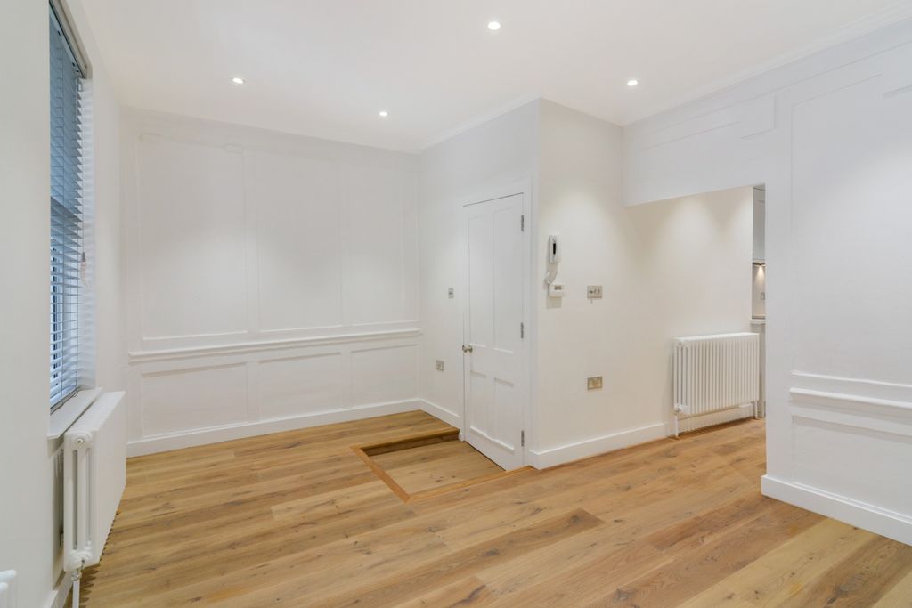 Property photo 1 of 13 970981