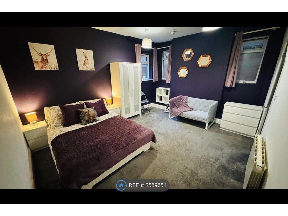 Property photo 1 of 35 Room 7 - Double Bedroom For Couples Occupancy