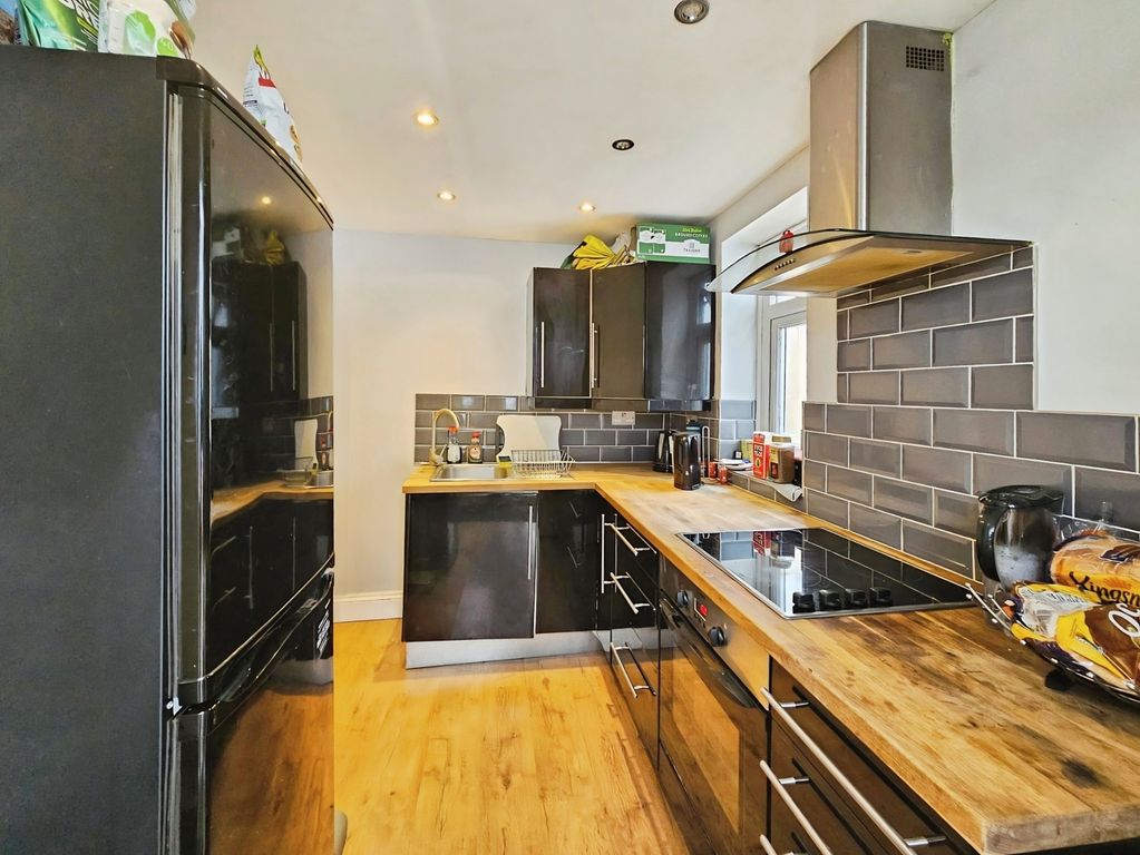 Property photo 2 of 6 Kitchen