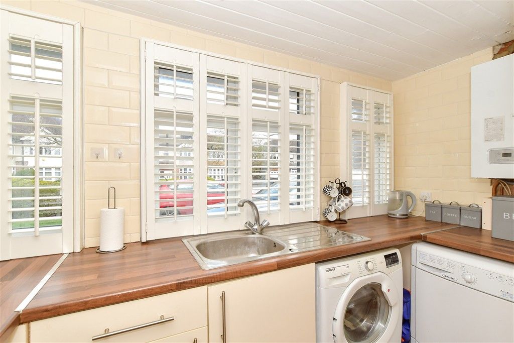 Property photo 2 of 9 Kitchen