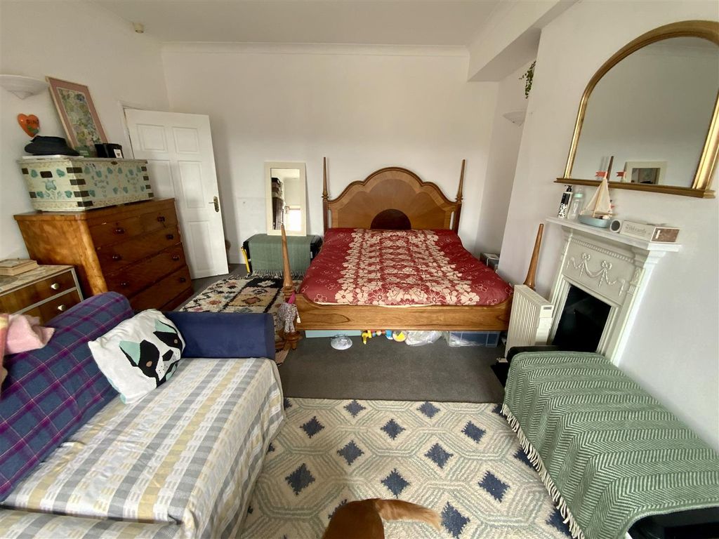 Property photo 2 of 5