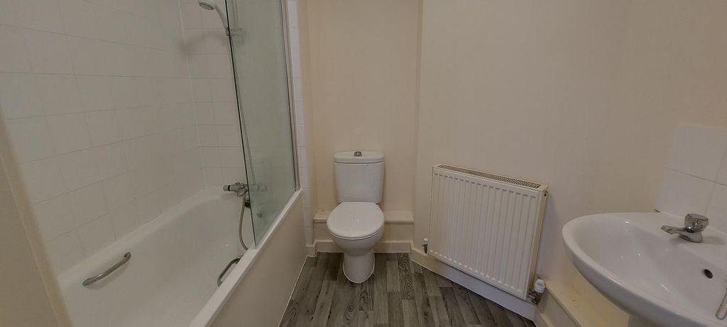 Property photo 3 of 8 Bathroom