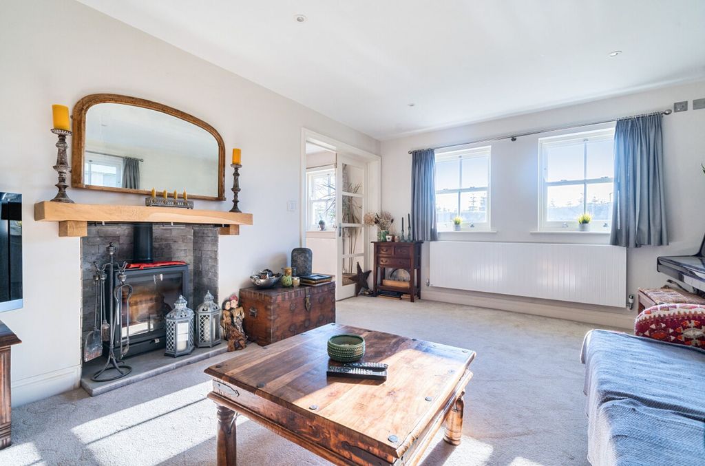 Property photo 2 of 23