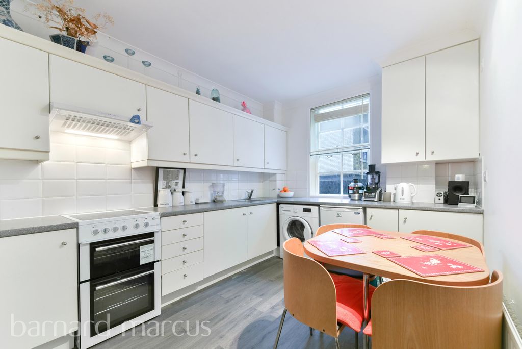 Property photo 3 of 8 Bedroom 1