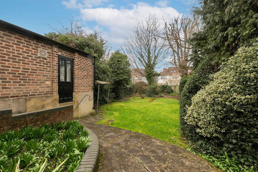 Property photo 2 of 8