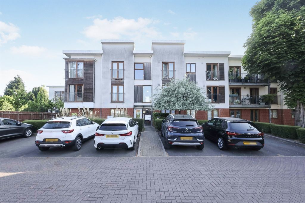 Property photo 3 of 17