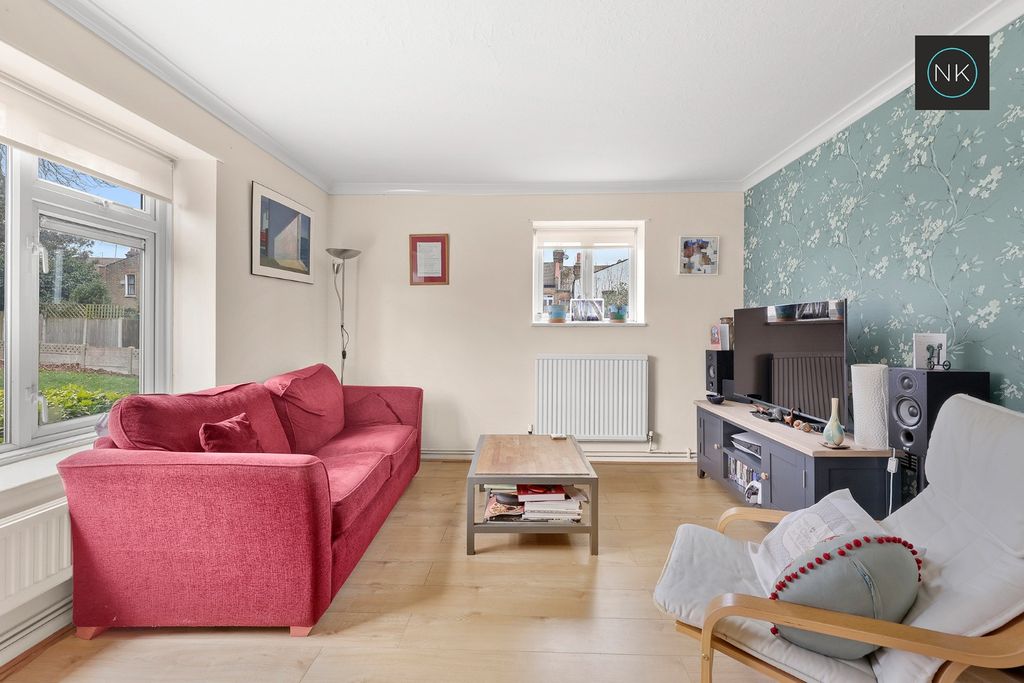 Property photo 2 of 22 4928272