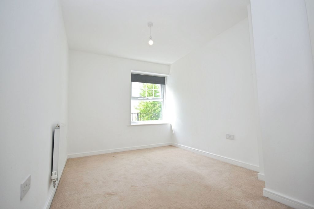 Property photo 3 of 9 Bed