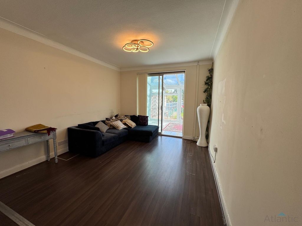 Property photo 3 of 11 Gallery