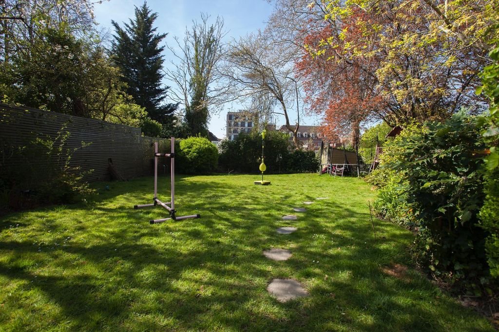 Property photo 3 of 16 Linfield Gardens Park Play .Jpeg