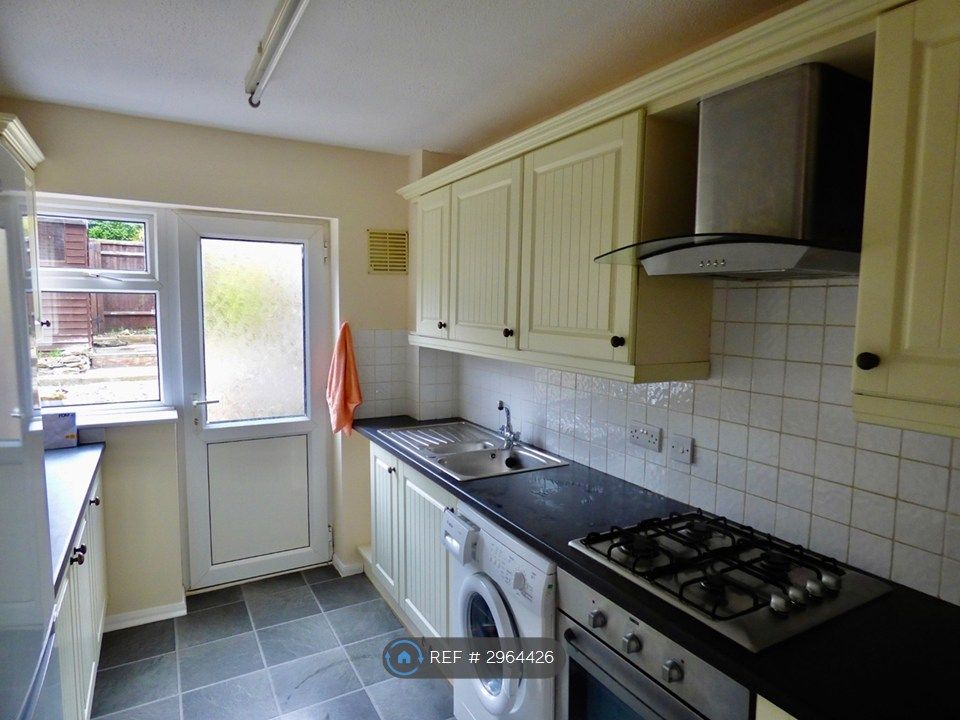 Property photo 3 of 9 Kitchen
