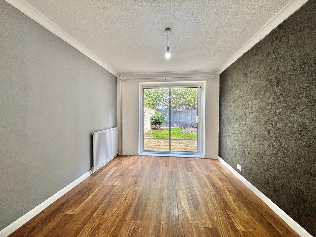 Property photo 3 of 11 Dining Room