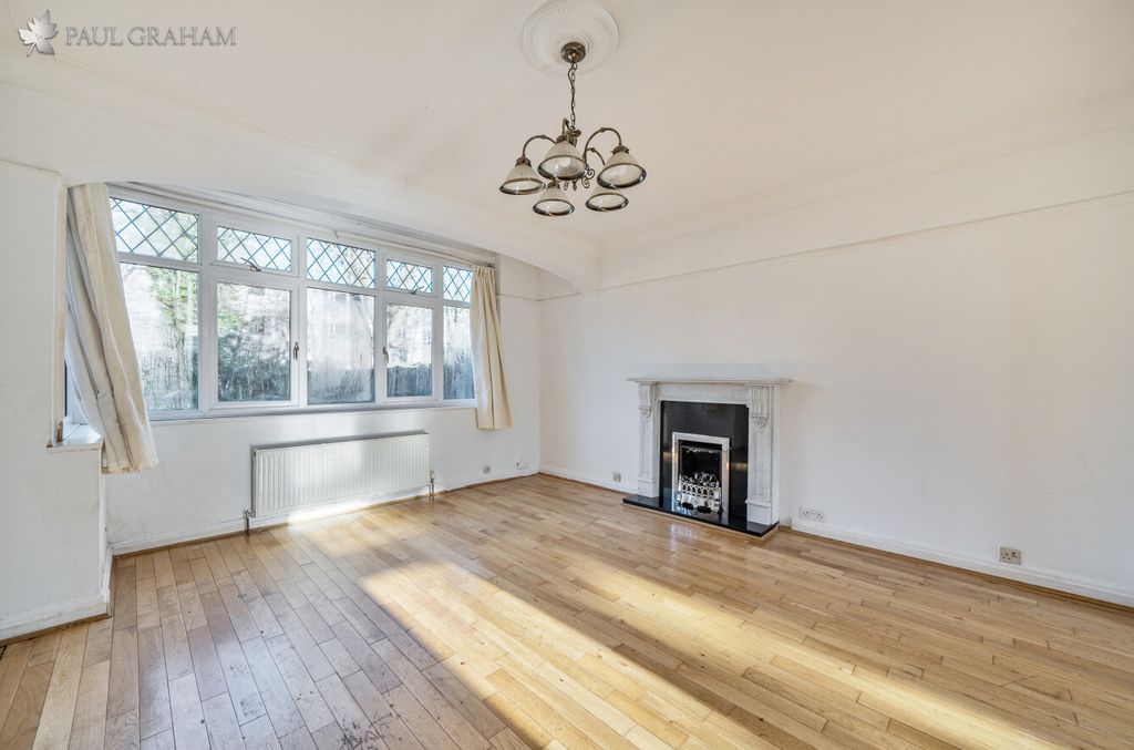 Property photo 2 of 20 4Abae342-E7A8-45B0-B281-2863Bc69309F