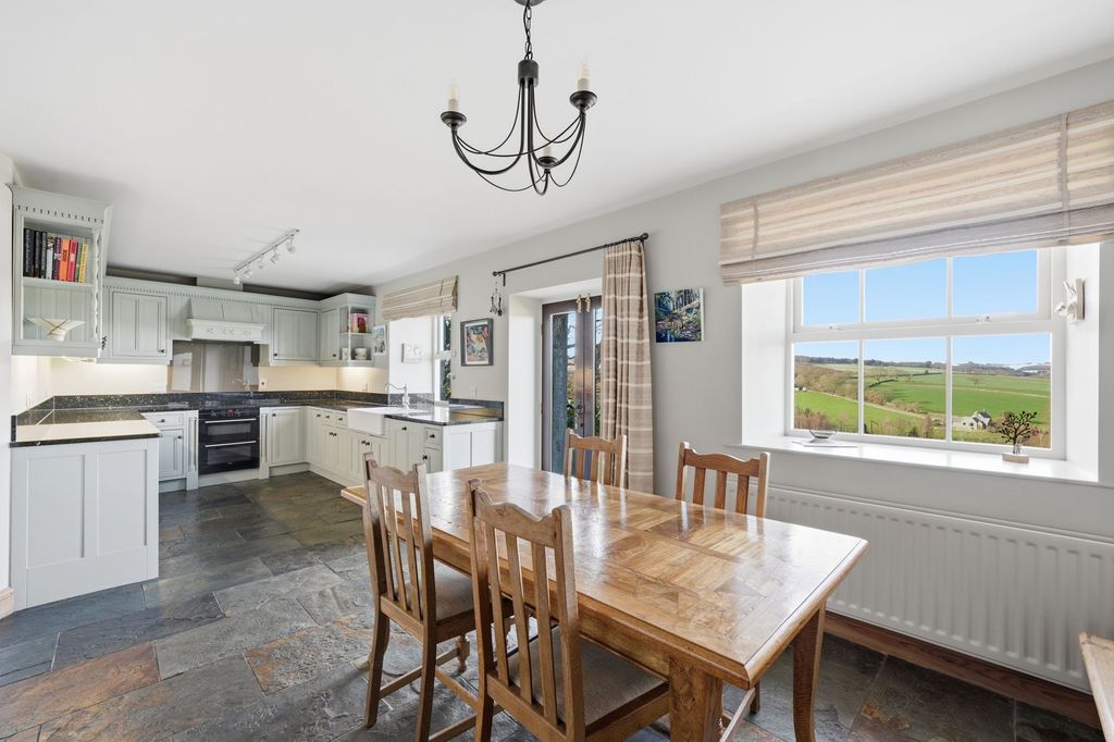 Property photo 3 of 42