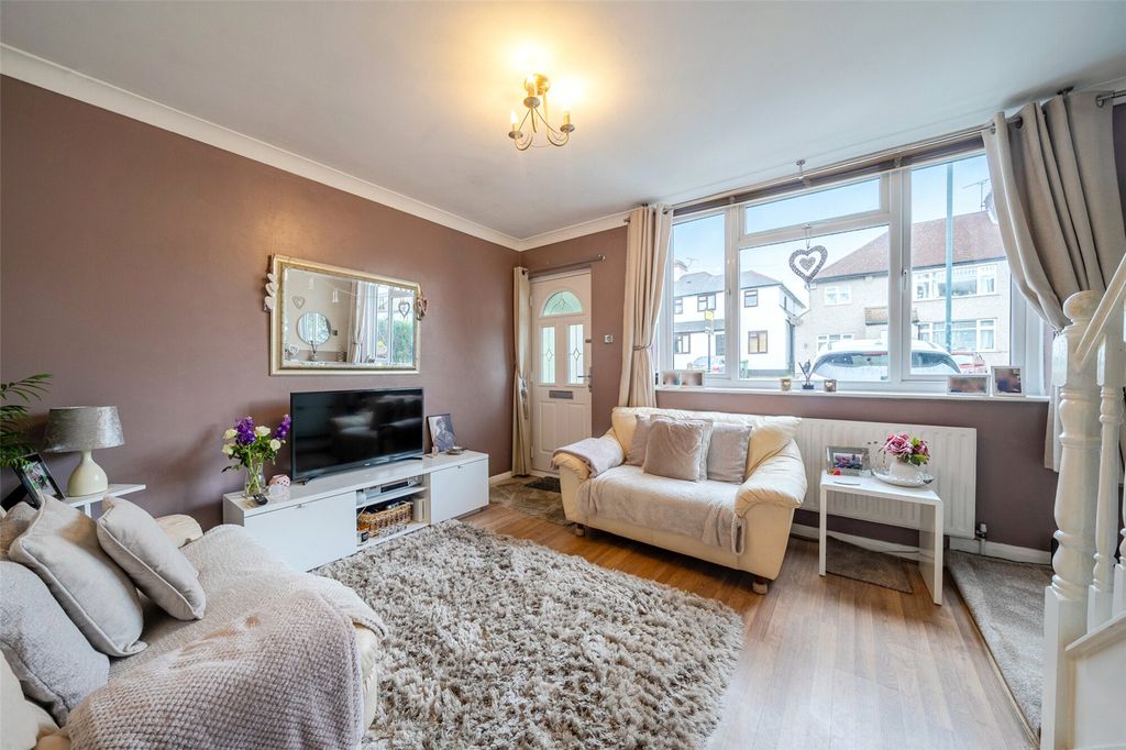 Property photo 3 of 17 Reception