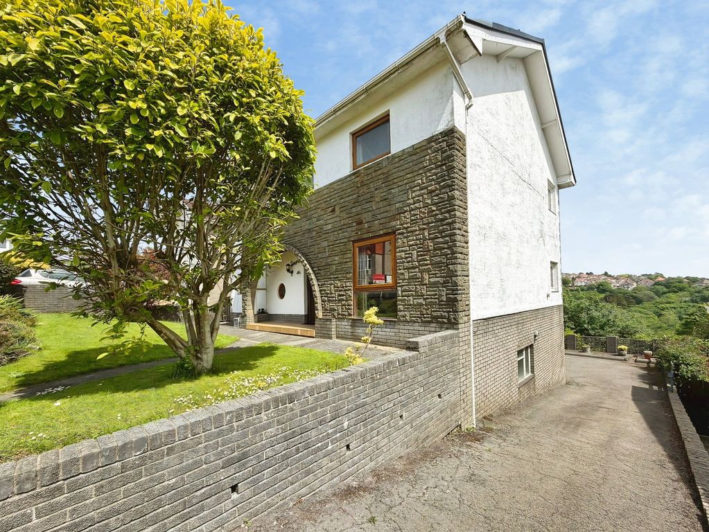 Property photo 3 of 57
