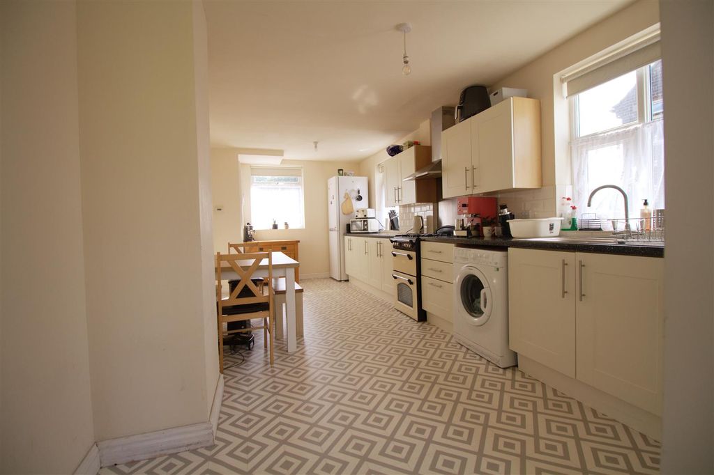 Property photo 3 of 12 Kitchen..Jpg