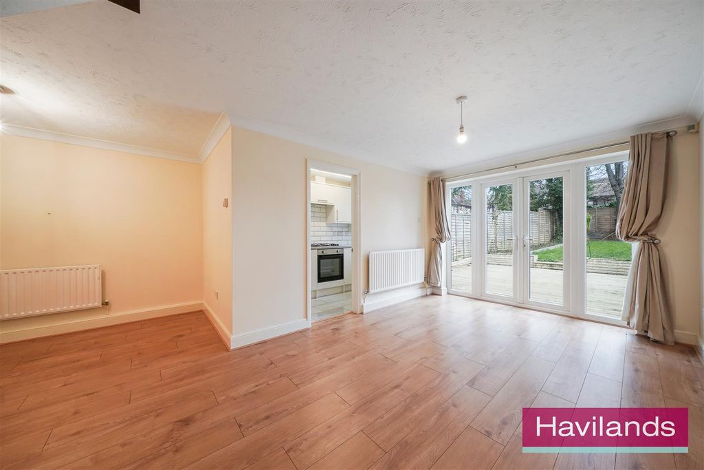 Property photo 2 of 12 St John's Close-8.Jpg